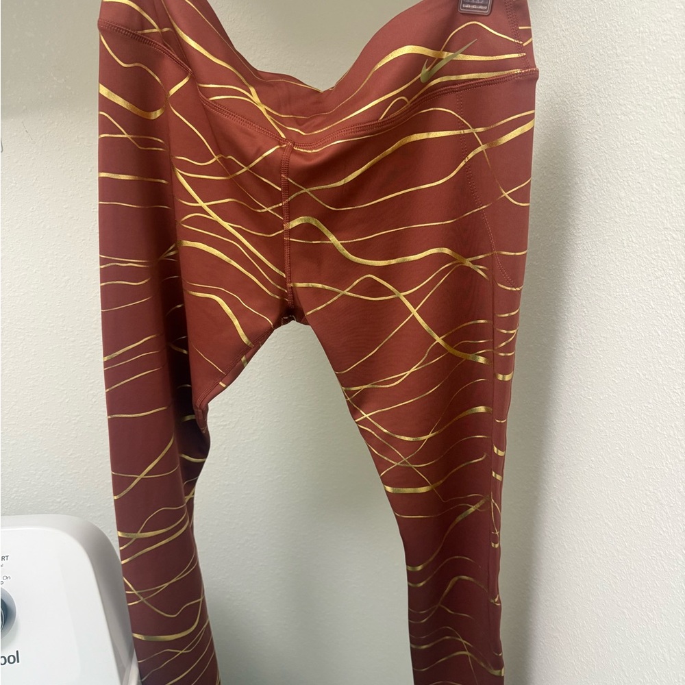 NIKE WOMENS XL NEW WITH TAG LEGGINGS